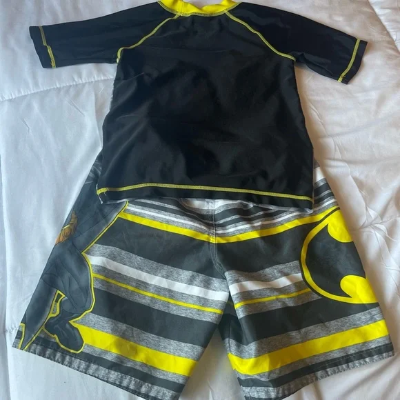 Batman boys swim set size 7 - Picture 3 of 8